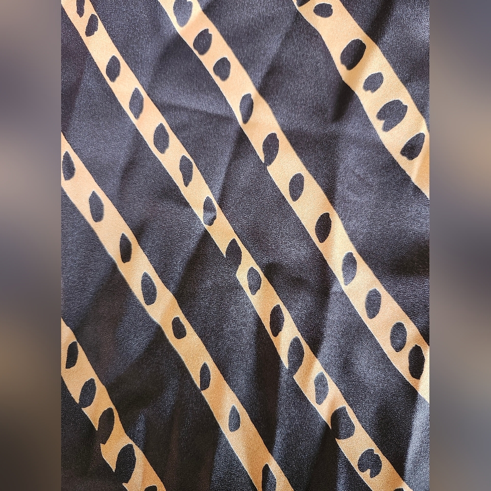 Two Complementary Oblong Scarves - image 2